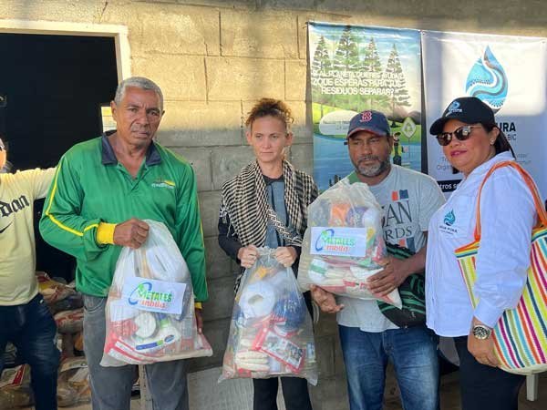 Entrega de alimentos y agua potable en La Guajira